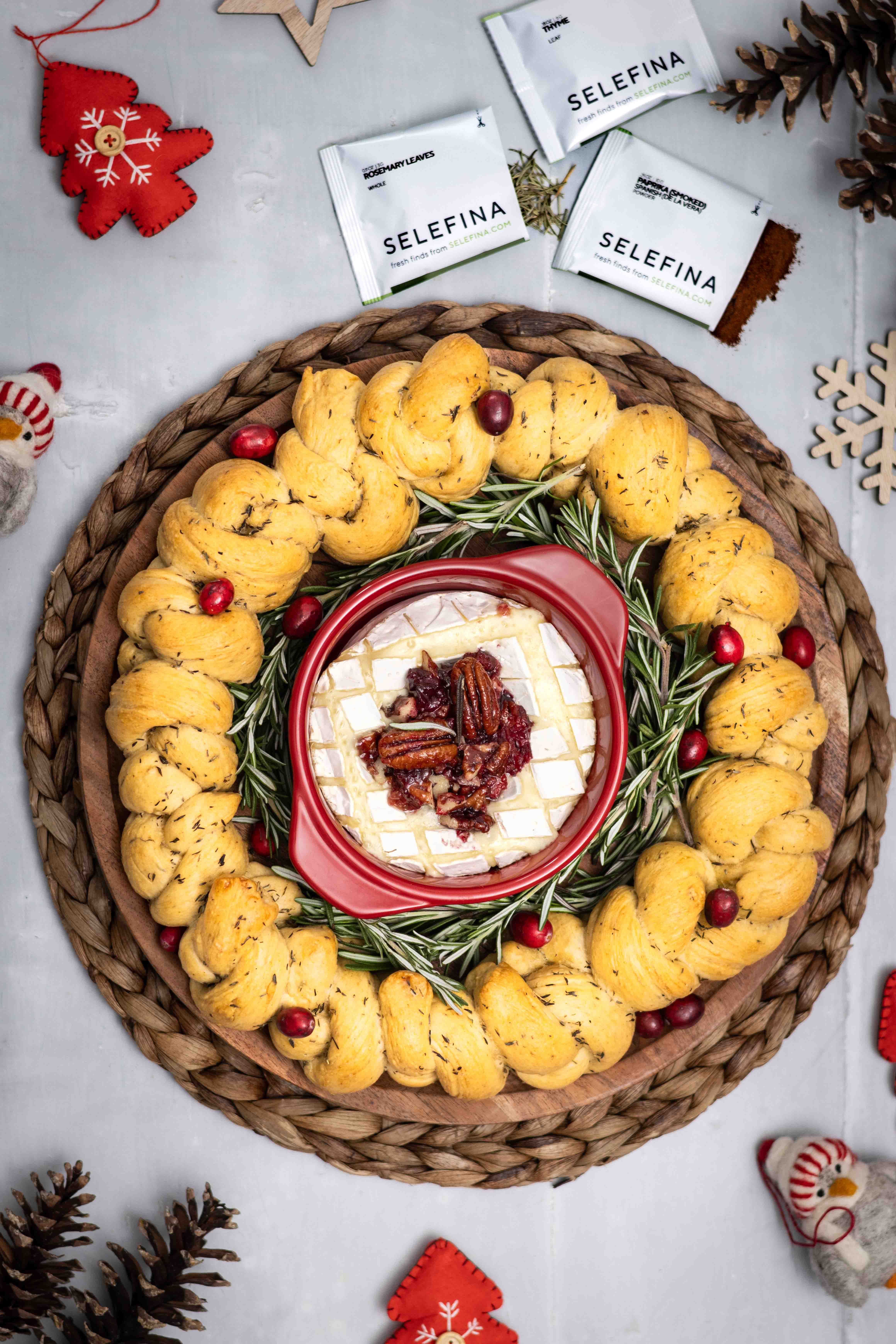 Herby Pull-Apart Bread Wreath