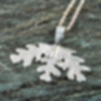 Eikeløv, smykke i sølv.