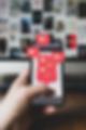 Ein Handy, was aufzeigt, dass viele Likes verteilt werden.