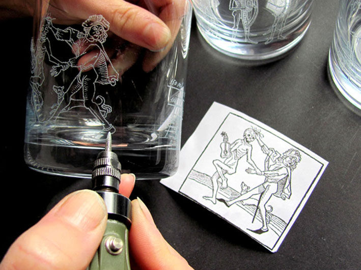 ESQUELETO. Death, Nobleman and Dog