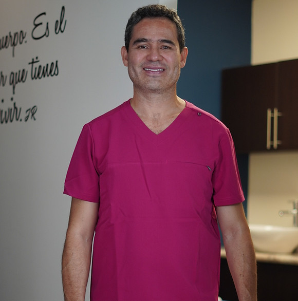 DR-Jonathancano-coloproctologo-irapuato2.jpeg