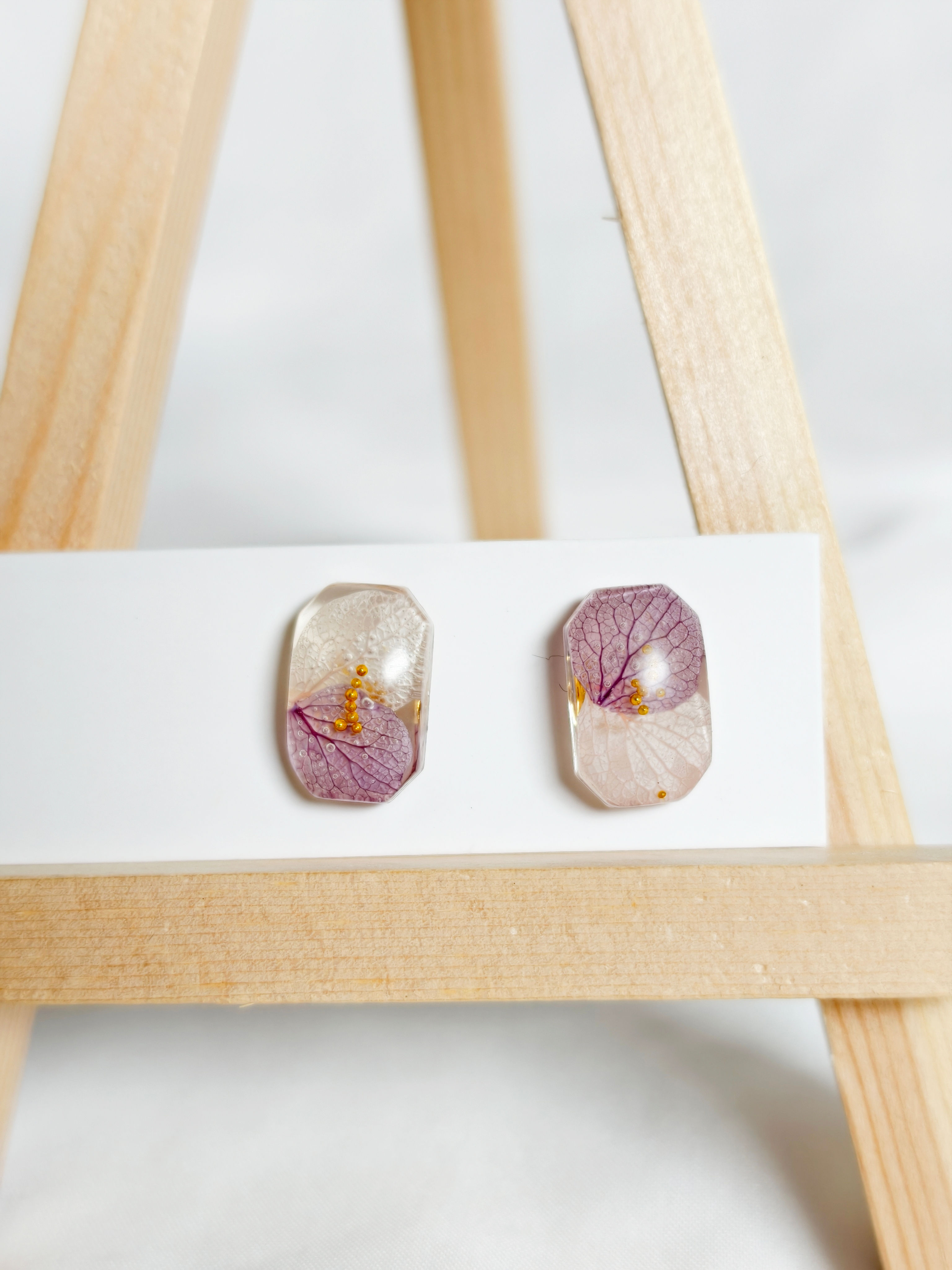 Resin Flower Studs 03