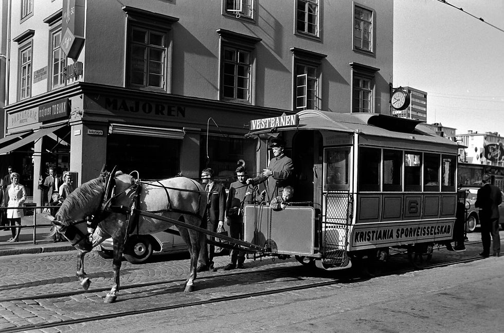 Heste-trikk tilhørende Kristiania Sporveisselskap fotografert på Majorstuen. Foto: Thorberg / NTB
