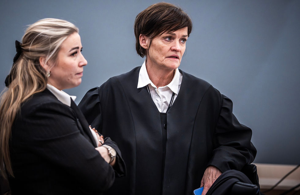 Bistandsadvokatene Heidi Reisvang (t.v.) og Mette Yvonne Larsen under en pause i rettssalen i saken mot Marius Borg Høiby. Foto: Ole Berg-Rusten / NTB