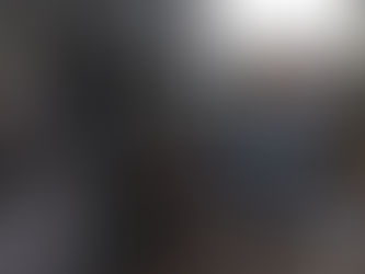 Redningsarbeidere ved et ødelagt bygg i Zaporizjzja.