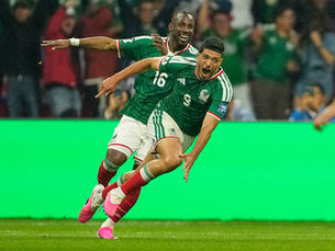 Mexico til åttedelsfinale etter show og rødt kort – sendte Ecuador ut av VM
