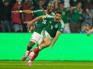 Mexico til åttedelsfinale etter show og rødt kort – sendte Ecuador ut av VM