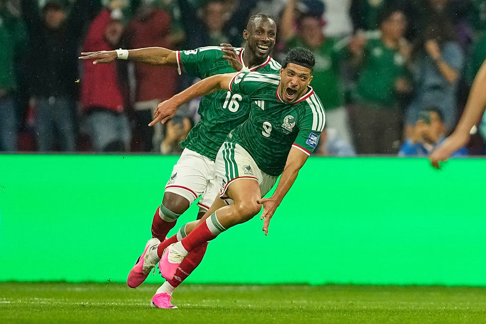 Mexicos Raul Jimenez jubler for mål. Foto: Natacha Pisarenko / AP / NTB