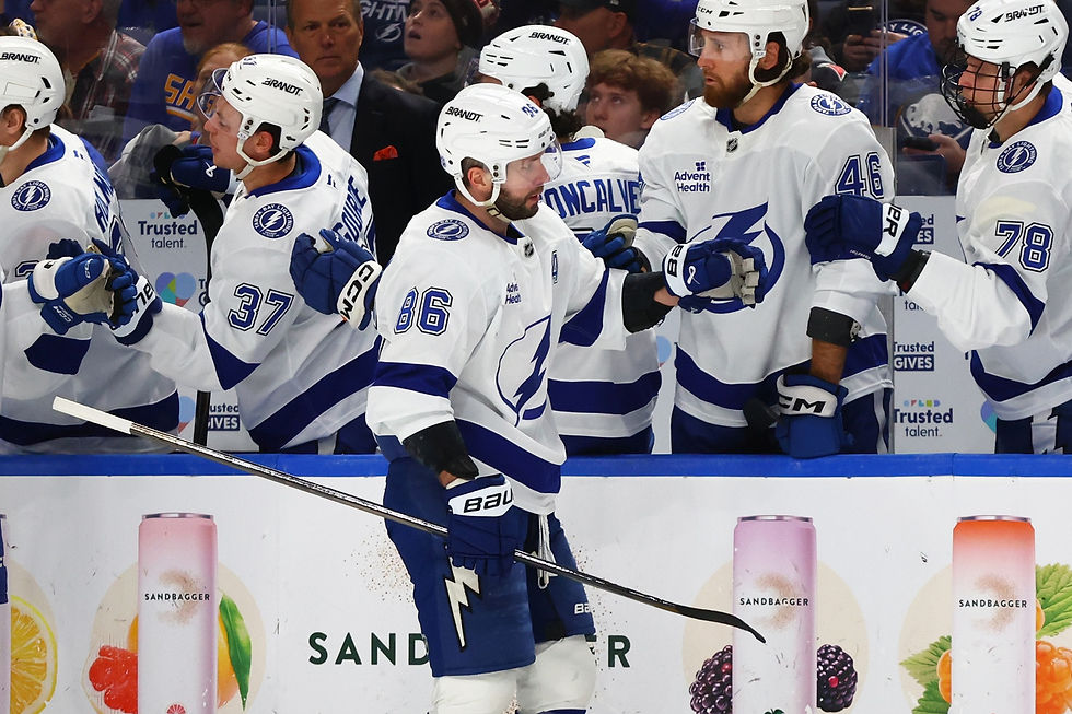 Tampa Bay Lightning høyreving Nikita Kucherov (86) feirer etter målet sitt i første periode av en NHL-ishockeykamp mot Buffalo Sabres, mandag 6. april 2026, i Buffalo, New York. (AP Photo/Jeffrey T. Barnes)
