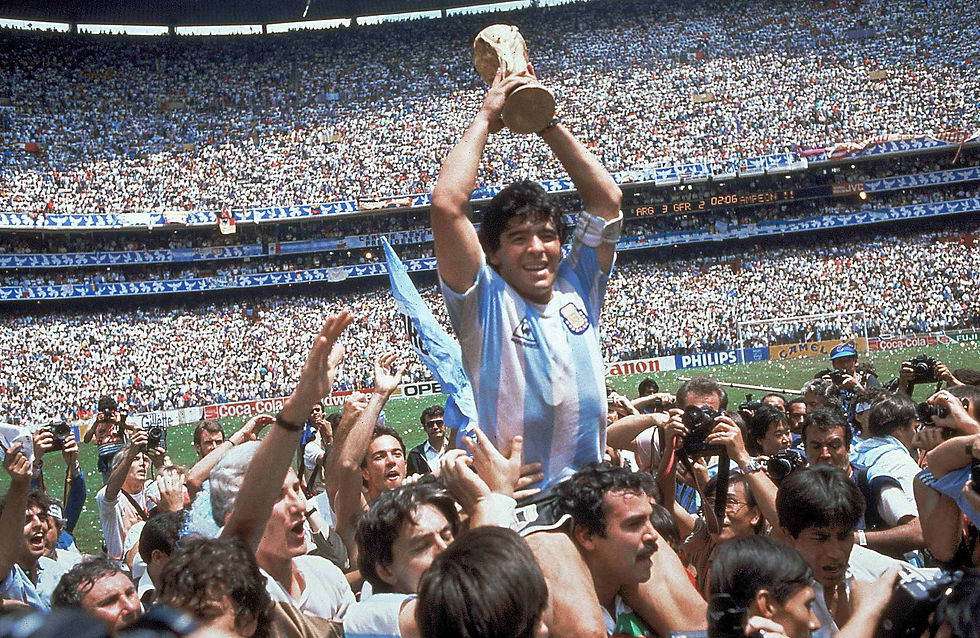 Diego Maradona var hjernen bak Argentinas triumf i 1986. Foto: AP Photo/Carlo Fumagalli / NTB