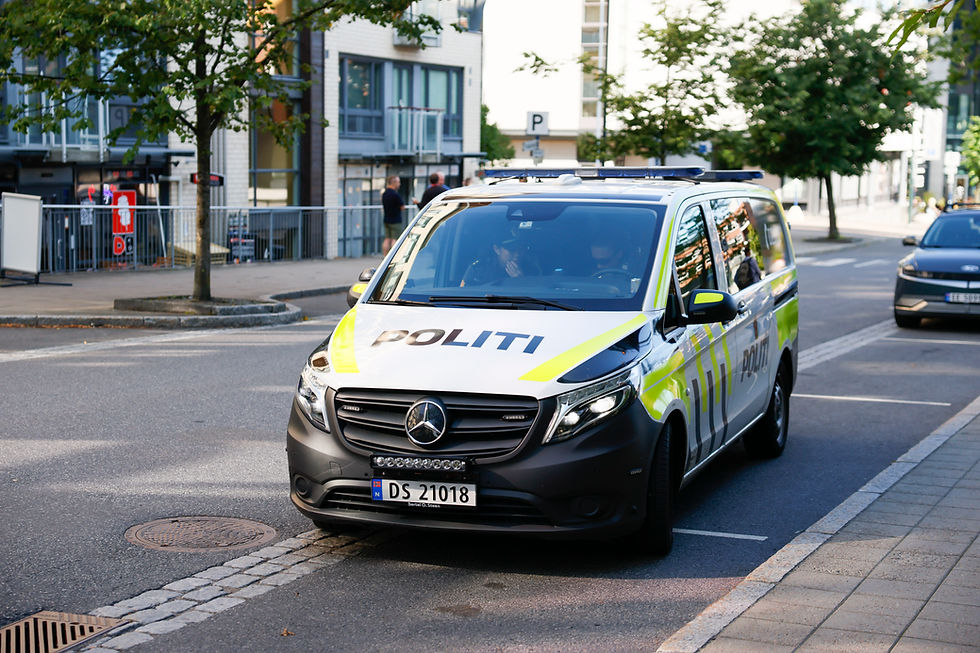 En kvinne i 60-årene er kjørt til sykehus alvorlige hodeskader og en mann i 30-årene er pågrepet etter en voldshendelse i Nydalen tirsdag morgen. Foto: Frederik Ringnes / NTB 