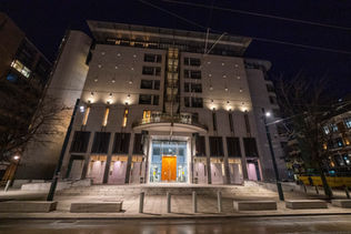 Rettssak i gang mot mann som skal ha snikfilmet over 80 kvinner