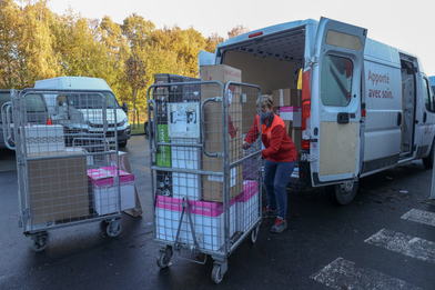 Parliament approves minimum wage for parcel couriers