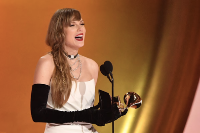 Taylor Swift breaks record by winning Album of the Year for the fourth time