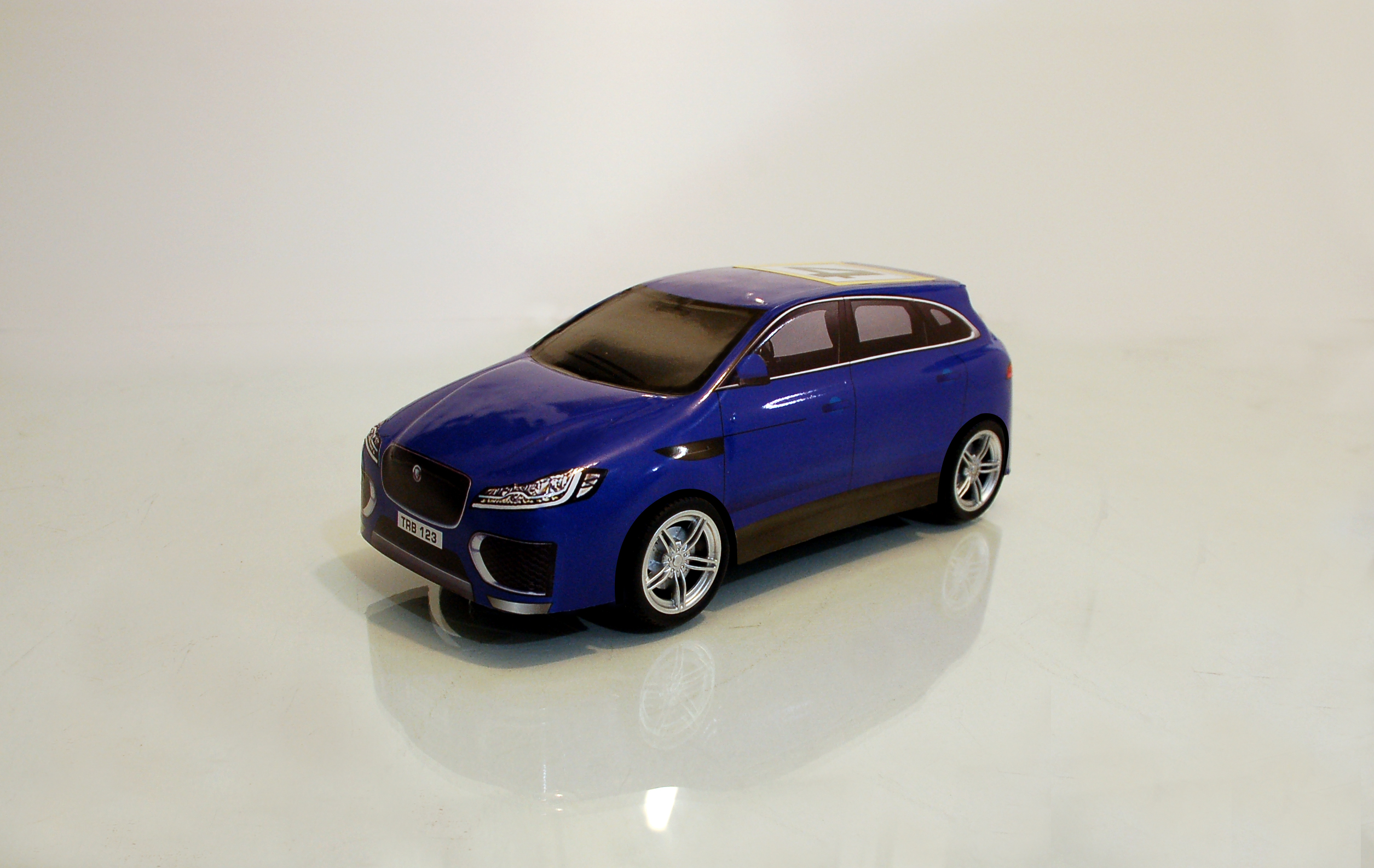 Jaguar F Pace 2016