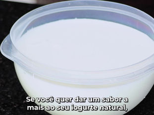 Dê um sabor a mais ao seu iogurte natural com as polpas Petruz! ✨