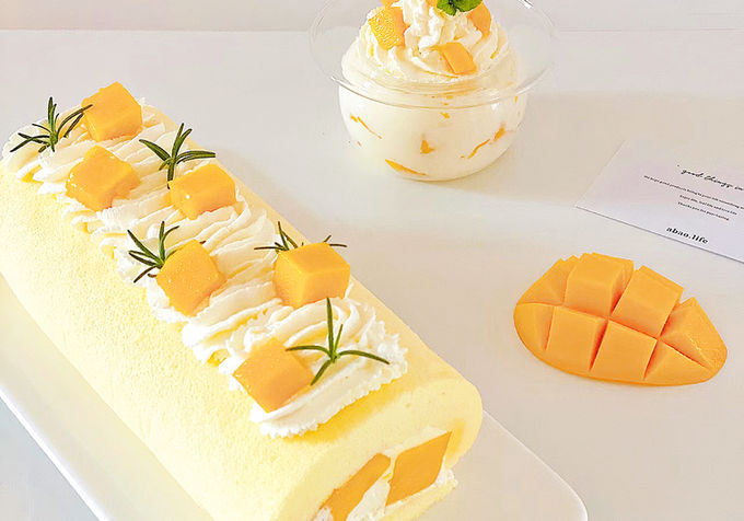 mango swiss roll.jpg