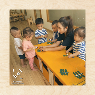 Trẻ không học qua lời răn đe. Trẻ học qua tình yêu kiên nhẫn và hành động nhất quán.