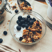 granola-yogurt