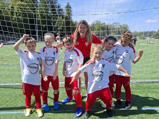 F-Junioren: Saisonstart bei bestem Fussballwetter auf der Oberen Wiide