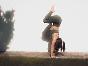 Power yoga hand stand adho mukha vrksasana