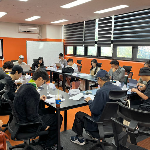 아티스트케이브에서 장편영화 "리틀몬스터" 장소 제공 하게 되었습니다~