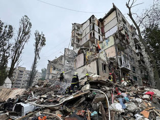 Image of a war hit building