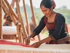 നെയ്ത് എടുക്കുന്ന സമാധാനം