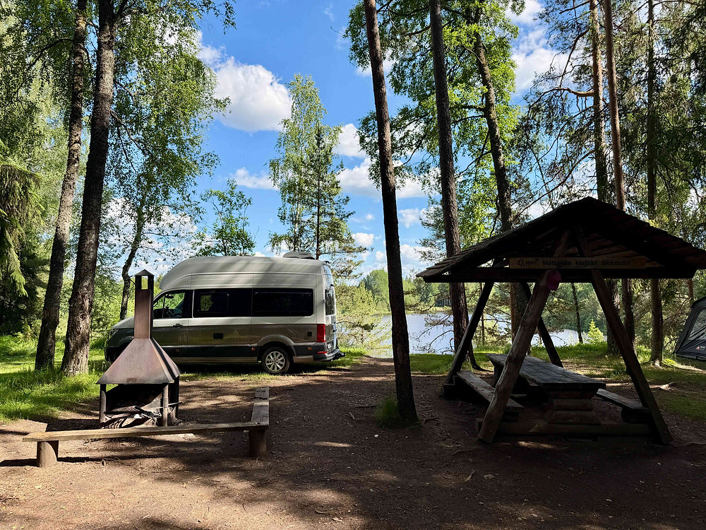 Matsimäe karjääri lõkkekoht See oli meie esimene kogemus kõigi mugavustega matkaauto/matkabussi rentimisel. Seni olime avastanud loodust vaid telgi või minikämp