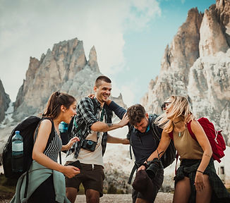 Grupo de amigos sorrindo
