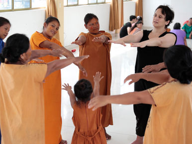 Proyecto de Danza Comunitaria presenta danza interpretada por mujeres Ashaninka y Matsiguenga