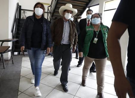 Pedro Castillo se reúne con alcaldesa de Mala tras el sismo de ayer