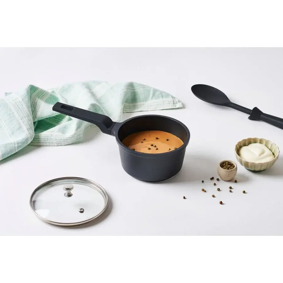 Casserole sauce avec couvercle