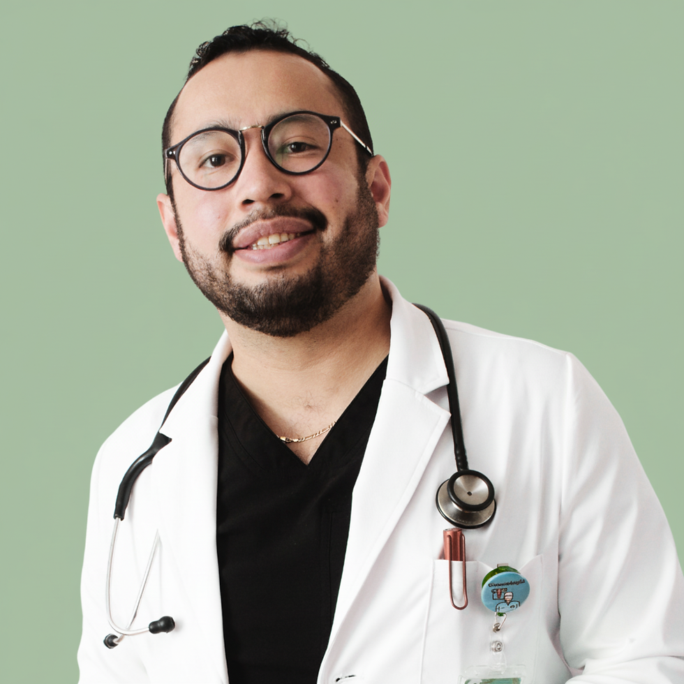 Retrato del Dr. Javier Montalvo González sonriendo