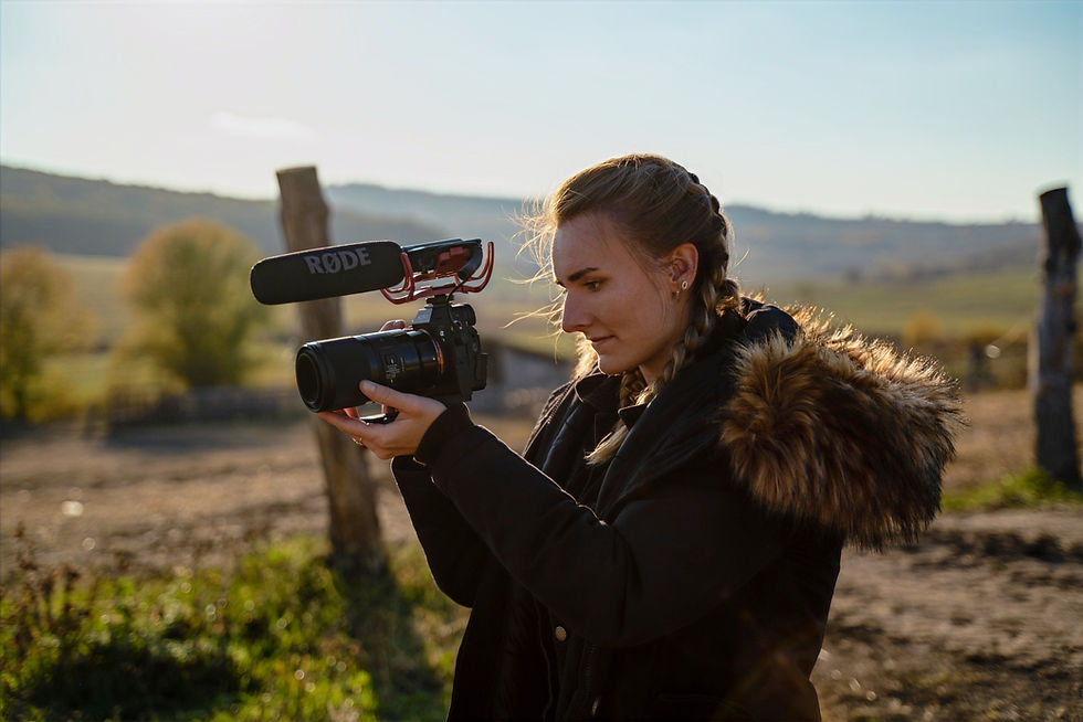 Marla Dähne mit Kamera