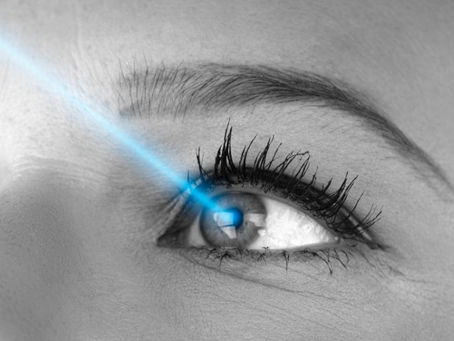 Les opérations oculaires pour améliorer la vue : entre promesses et risques