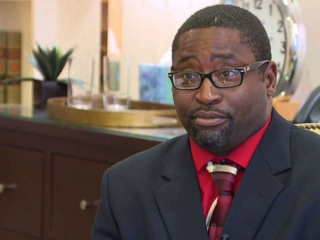 Sauntore Thomas : Dédommagé pour discrimination raciale, son chèque rejeté par la banque pour les mêmes raisons