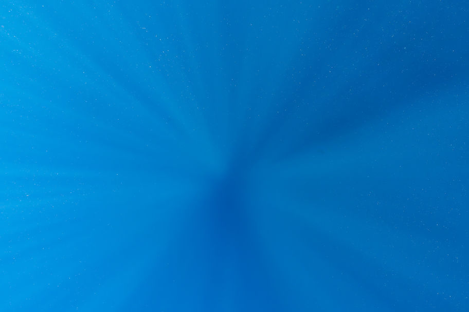 Rayons de soleil sur un fond d'océan