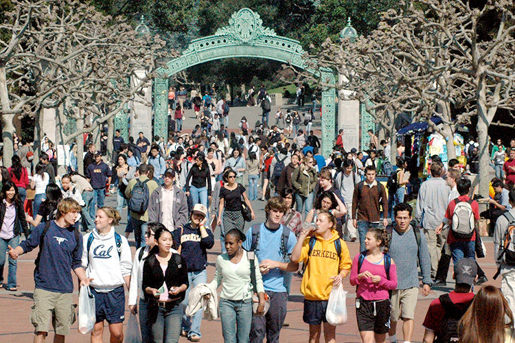 Test-blind admissions is a 'failed experiment,' say UC's non-STEM professors