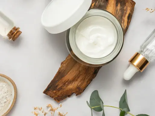 Dermokosmētika: Kā tā palīdz ar aknes ārstēšanu un ādas kopšanu?