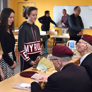 A trio of veterans visit school in Cabourg