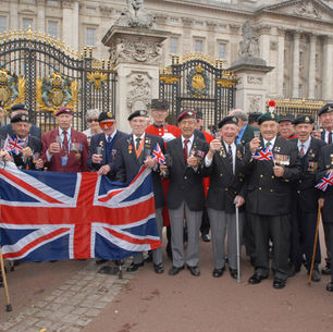 WW2 Veterans raise a glass to HM The Queen