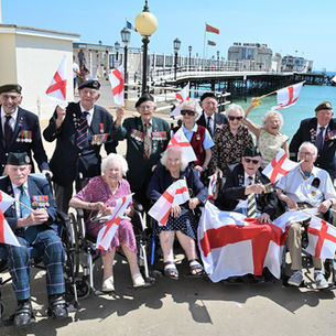 Taxi Charity takes veterans on annual summer outing to Worthing