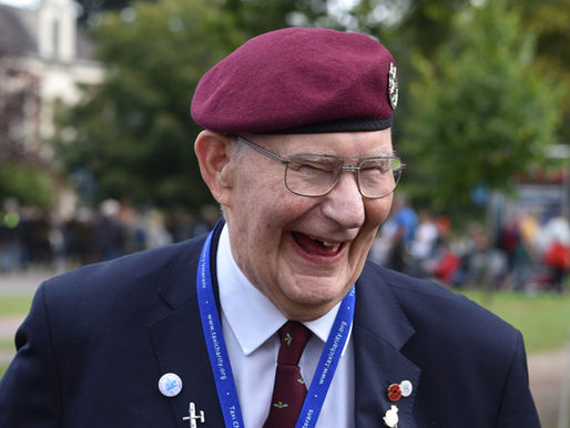 WWII veteran Ron Johnson interviewed by Dutch journalism students for film