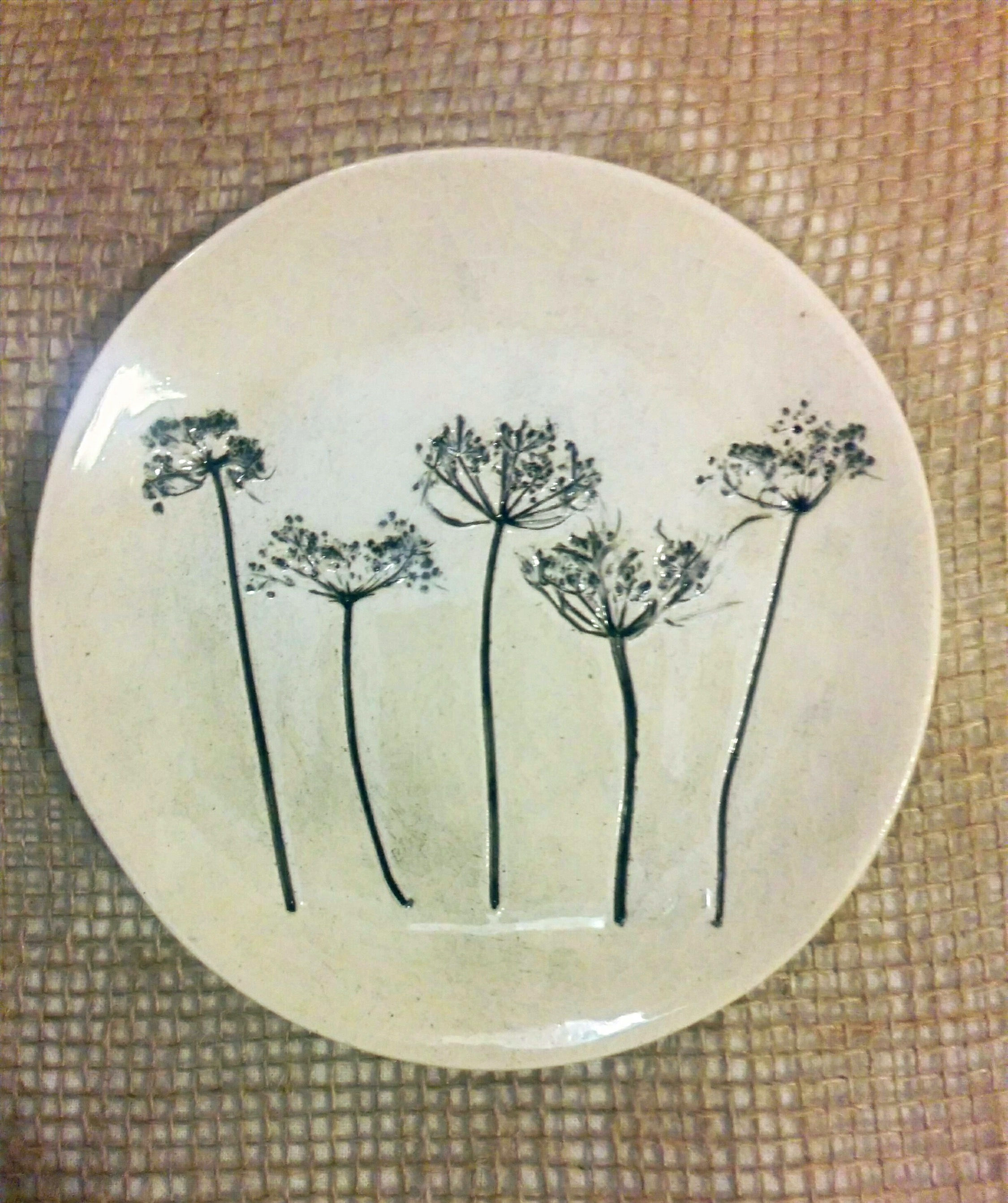 Talerzyk ceramiczny z motywami roślinnymi (nr 28)