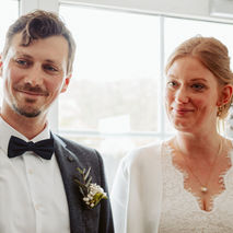 Eine Hochzeit, in der es um die Geschichte von Marion und Tobias ging. Die beiden haben ihr Zuhause im Herzen  ihres Partners gefunden.