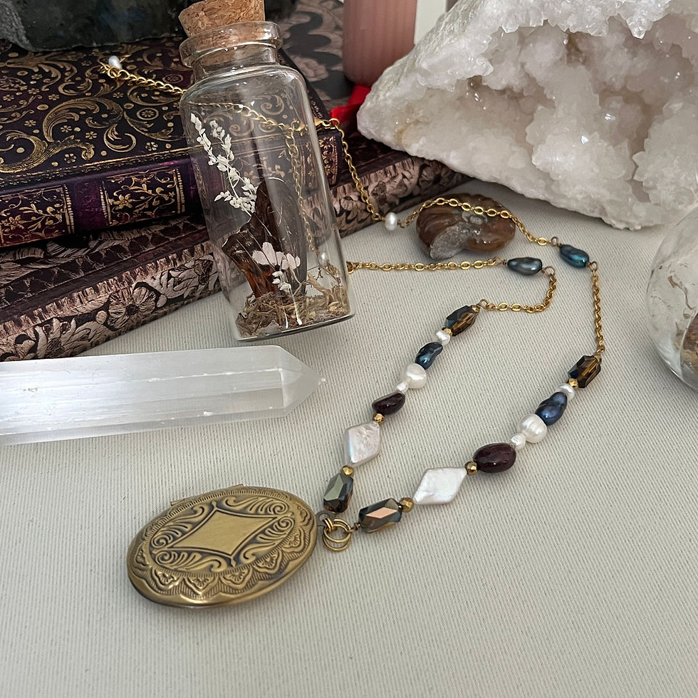 Thumbnail: Antique Necklace