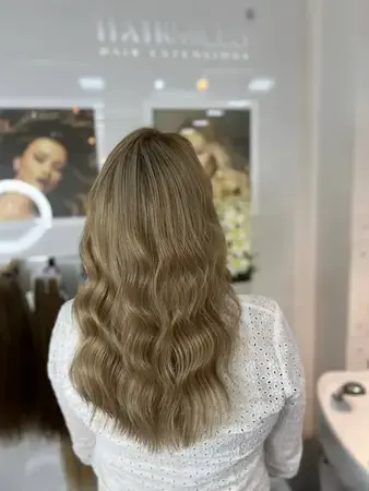 BLONDE WAVY HAIR