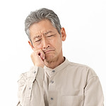 困る高齢男性