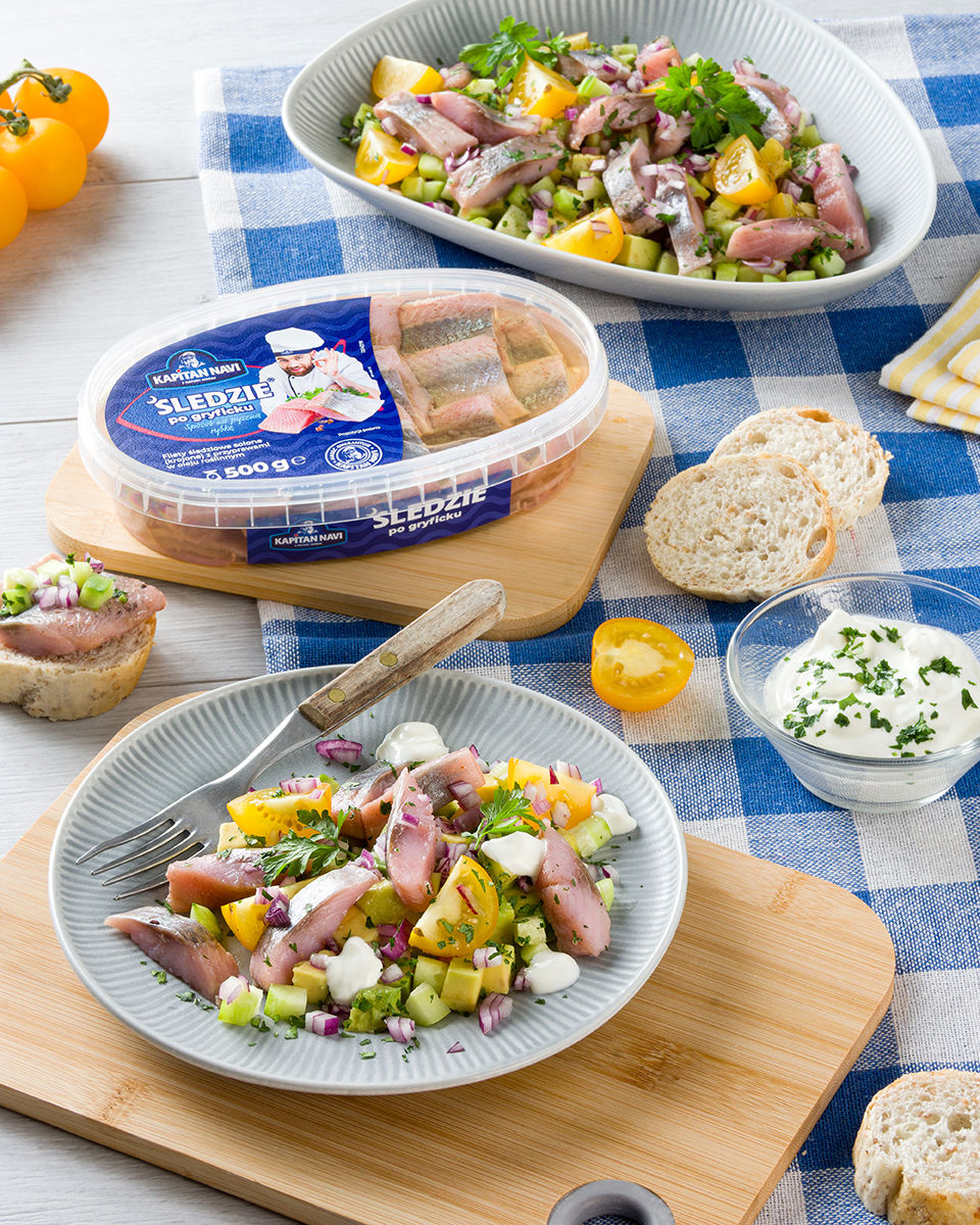 Fotograf kulinarny dla firm — profesjonalna sesja zdjęciowa food styling sałatka ze śledziami | FoodStyle